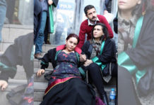 Avukatın belini kıran polis mahkemeye katılmazken, bir başka polis duruşmayı izlemek için görevlendirildi!