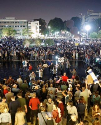 İsrail’de salgın krizi: “Netenhayu istifa”