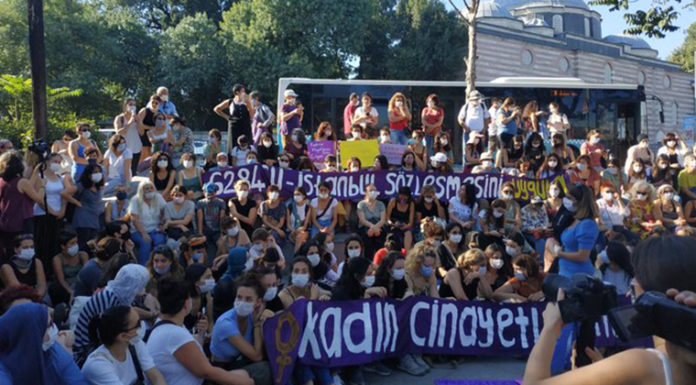 Polis, İstanbul Sözleşmesi için bir araya gelen kadınları önce engelledi sonra da gözaltına aldı
