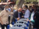 Polis avukatların parka girmesini engellemek için barikat kurdu, CHP’li Tanal avukatlarla birlikte barikatı yıktı