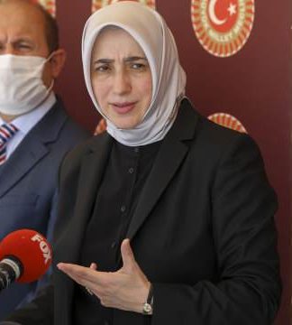 AKP’li Özlem Zengin, sosyal medya düzenlemesini açıklarken, mağdur olarak Trump’ı örnek verdi!