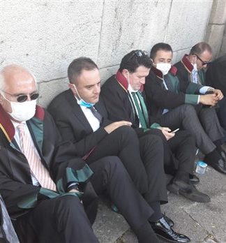 Komisyona girmek isteyen avukatlar Meclis’e bile alınmadı!