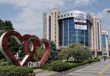 CHP’li İzmit Belediyesi’nden “İstanbul Sözleşmesi Yaşatır” pankartı