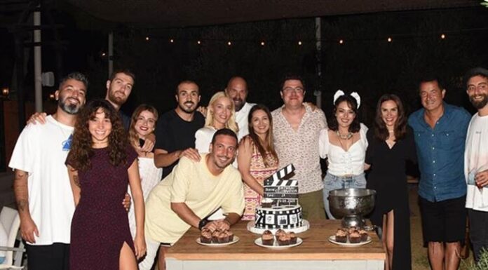 Bir yanda maskesini doğru takmadığı için polisten şiddet gören vatandaş, diğer tarafta hiçbir sosyal mesafe kurallarına uymayan ünlüler!