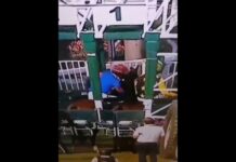 Ünlü jokey yarış sırasında atı yumrukladı!