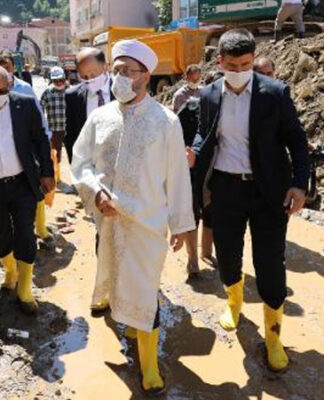 Diyanet Başkanı, Giresun’a cübbesiyle geldi!