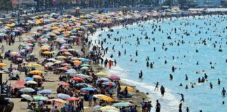 Fahrettin Koca: Koronavirüs birinci dalga sahillere indi