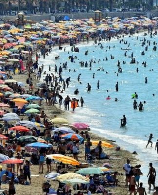 Fahrettin Koca: Koronavirüs birinci dalga sahillere indi