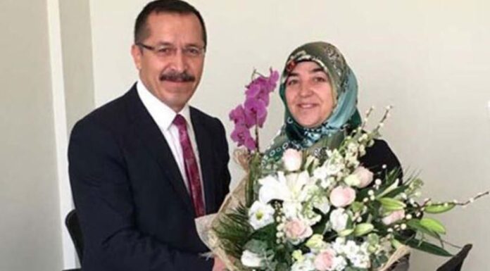 Rektör, eşine özel ilan açtı