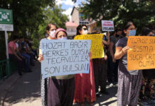 Cinsel saldırıyı teşhir etmek için yürümek isteyen kadınlara polis engel oldu