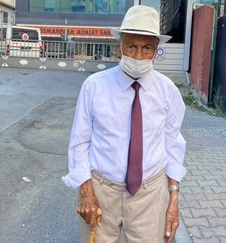 Cemil Çiçek ve Şevket Kazan’a hakaret ettiği gerekçesiyle 90 yaşındaki emekli öğretmen tutuklandı!