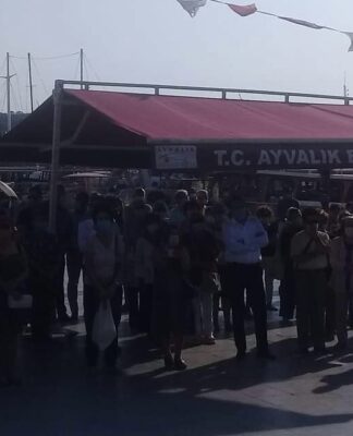 Ayvalık’ta sağlık çalışanlarına yapılan saldırı protesto edildi