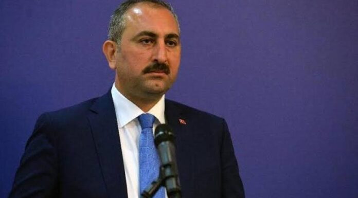 Adalet Bakanı, sarayı ziyaret eden başsavcıları “unutup” yeni savcılara öğüt verdi: “Hiçbir yerden talimat almayın”