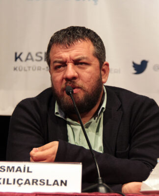 Gerici Yeni Şafak yazarından düzeysiz sözler: “Türkiye Azerbaycan’a cihatçı gönderiyor yalanına sarılmak için ya P.İ.Ç FETÖ’cü olmak gerekir ya da doğrudan vatan haini”