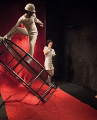 Pandemi boyunca kirayı ödeyemeyen tiyatro depo oluyor!