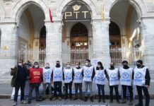 İşten atılan taşeron PTT işçileri hakları için direniyor