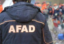 Acil kurtarmaya giden AFAD ekibi yolda namaz molası vermiş
