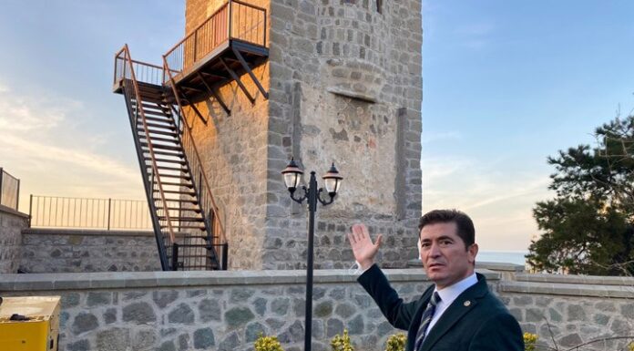 Yine restorasyon rezaleti: Tarihî kuleye demir merdiven yaptılar