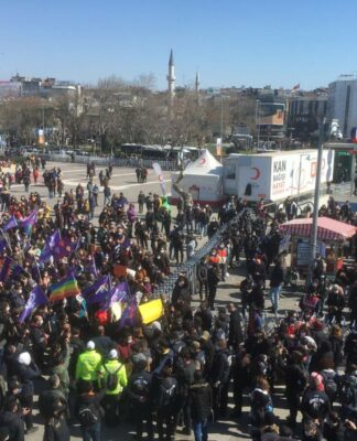 Kadınlar ve LGBTİ+ bireyleri bugün Kadıköy’den haykırıyor: “İstanbul Sözleşmesi’nden vazgeçmiyoruz!”