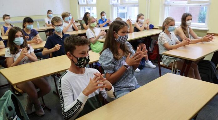 Yüz yüze eğitimin ardından Eğitim-Sen uyardı: “MEB plansız, vakalar artıyor!”