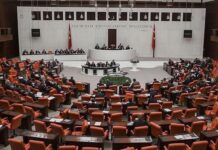 Emekli amirallerden sonra bir bildiri de eski vekillerden geldi