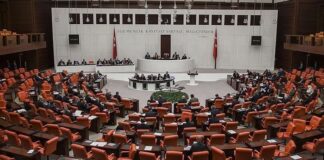 Emekli amirallerden sonra bir bildiri de eski vekillerden geldi