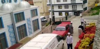 AKP’li belediye vatandaşlara ücretsiz verilen patates ve soğanı tarikatlara dağıttırıyor!
