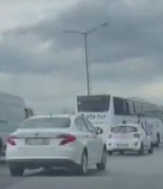 Futbolcu eşi, trafikte çakarlı sirenli araçla İstanbul turu attı!