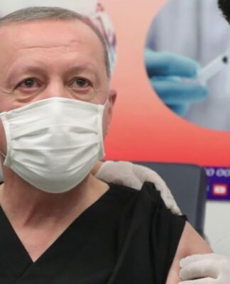 Yurttaş 1. doz aşı hakkını beklerken Erdoğan’ın 3. doz aşıyı olmasına tepki