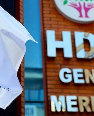 Sedat Peker’in açıklamalarına yönelik tek bir soruşturma açmayan yargı, HDP’nin kapatılması için yeniden hareket geçti!