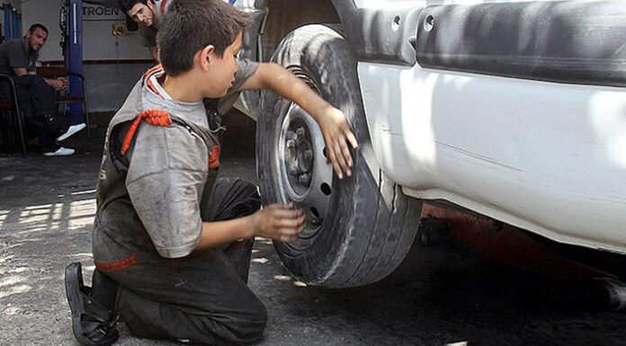 Türkiye’de 1 milyonun üzerinde çocuk okul yerine fabrika, atölye ve tarlada