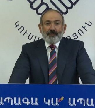 Siyasi ve ekonomik kriz ortamında yapılan seçimi Paşinyan kazandı