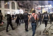 Polis, Taksim’de barikatları yıkan kadınlara biber gazıyla müdahale etti