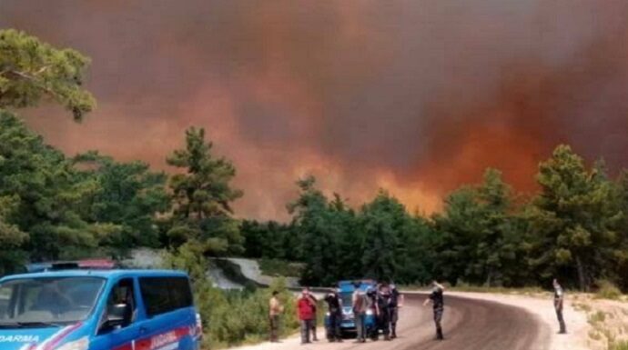 Manavgat’ta yangın: Yerleşim yerleri boşaltılıyor