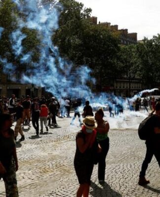 Fransa’da “Sağlık sertifikası” uygulamasına karşı gösteriler düzenlendi