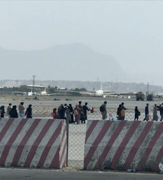 Fransa’nın Afganistan’dan tahliyeler için Taliban temsilcileri ile görüştüğü teyit edildi
