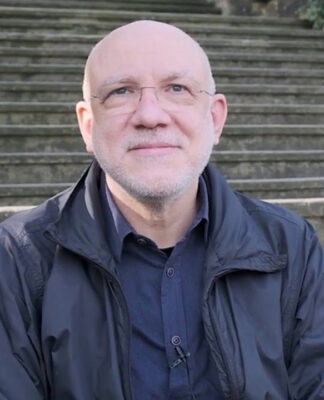 Kayyım rektör Naci İnci tarafından işten çıkartılan öğretim görevlisi Can Candan için imza kampanyası