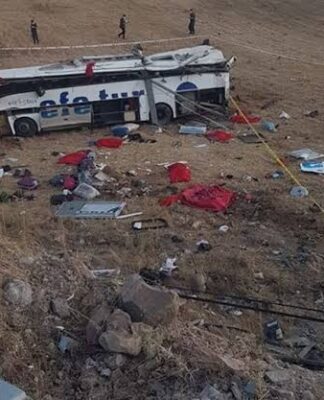 Balıkesir’de yolcu otobüsü devrildi: 14 vatandaş yaşamını kaybetti