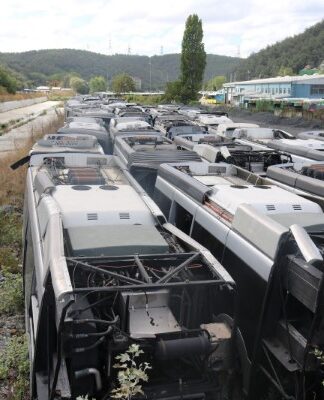 AKP döneminde İBB tarafından 65 milyon Euro’ya alınan arızalı otobüsler şimdi çürüyor: “İETT üzerinden AKP dönemi soygunu!”