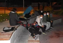 Aşı karşıtlarının eylemi serbest, öğrencilerin “barınamıyoruz” tepkisi yasak!
