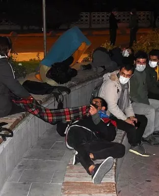 Aşı karşıtlarının eylemi serbest, öğrencilerin “barınamıyoruz” tepkisi yasak!