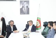 Tahir Elçi’nin öldürüldüğü dönem AKP’den Başbakan olan Davutoğlu, Diyarbakır Barosu’nu ziyaret etti