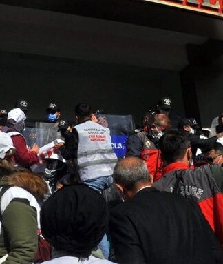 Direnişteki işçiler, Tekirdağ’da polisler tarafından darp edilerek gözaltına alındı!