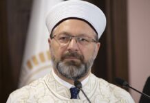 Diyanetin bir söylediği diğerini tutmuyor: Müftülüklere interneti aktif kullanın talimatı