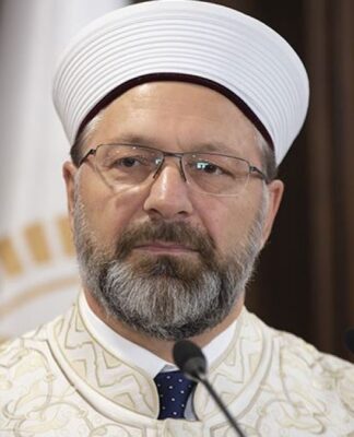 Diyanetin bir söylediği diğerini tutmuyor: Müftülüklere interneti aktif kullanın talimatı