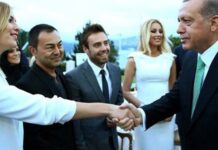 Çarşı’dan sahnede Beşiktaş’a hakaret eden Sertaç Ortaç’a: “Yaşadıklarından hiç ders almıyorsun”