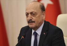 Çalışma Bakanı harikalar diyarında: ‘Gençlerin yurt dışına gitme eğilimi ülkeden kaçmak istediklerinden değil, meraktan’
