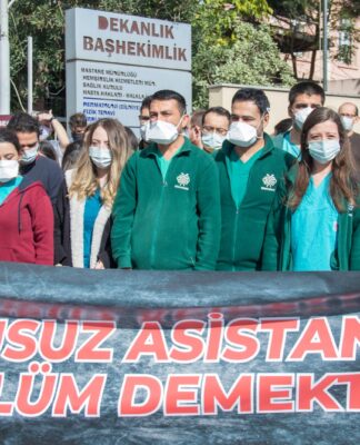 Asistan hekimler alanlara çıktı: “Dr. Rümeysa Berin Şen İsyanımızda Yaşıyor!”