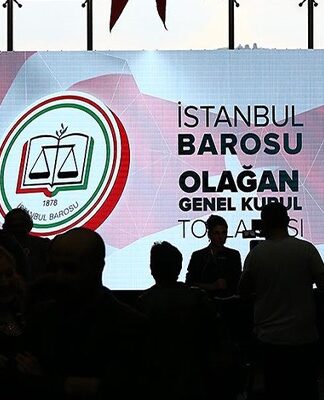 İstanbul Barosu Genel Kurulu’nda 4 polis gizlice çekim yaparken yakalandı