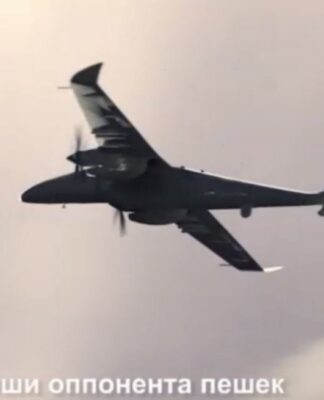 Rusya ve AKP iktidarı arasındaki gerilim reklama da taşındı: Rusya, yeni savaş uçağının tanıtımında Bayraktar Akıncı TİHA’larını hedef uçak olarak kullandı